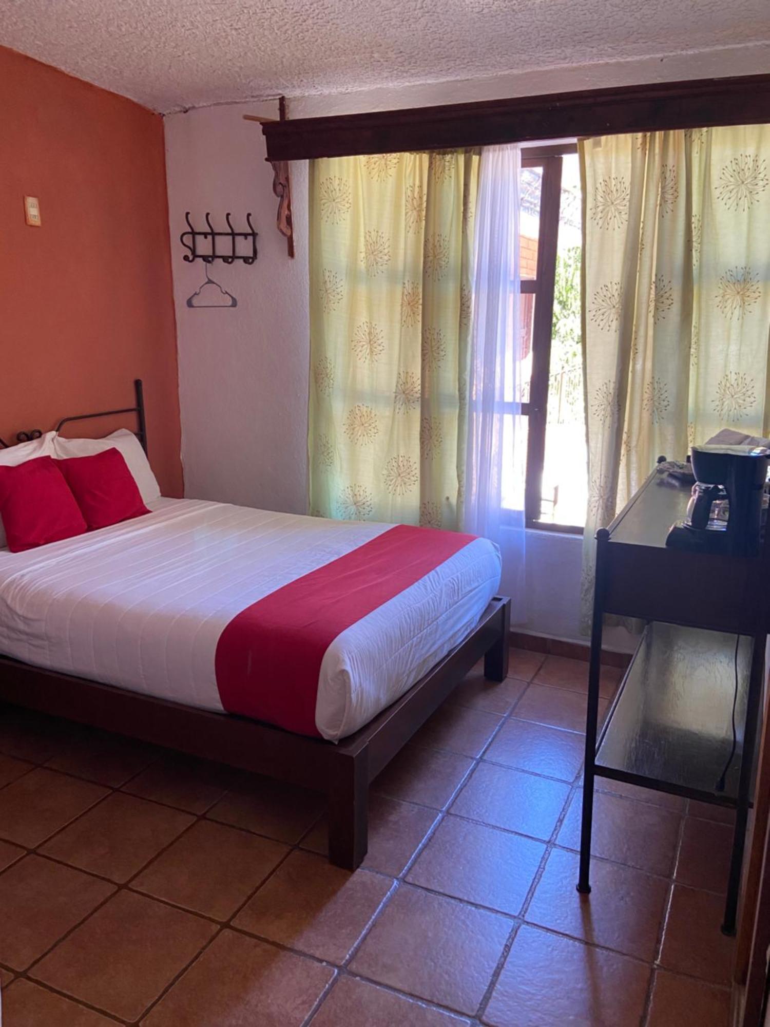 Hotel De Cervantes San Sebastián del Oeste Quarto foto